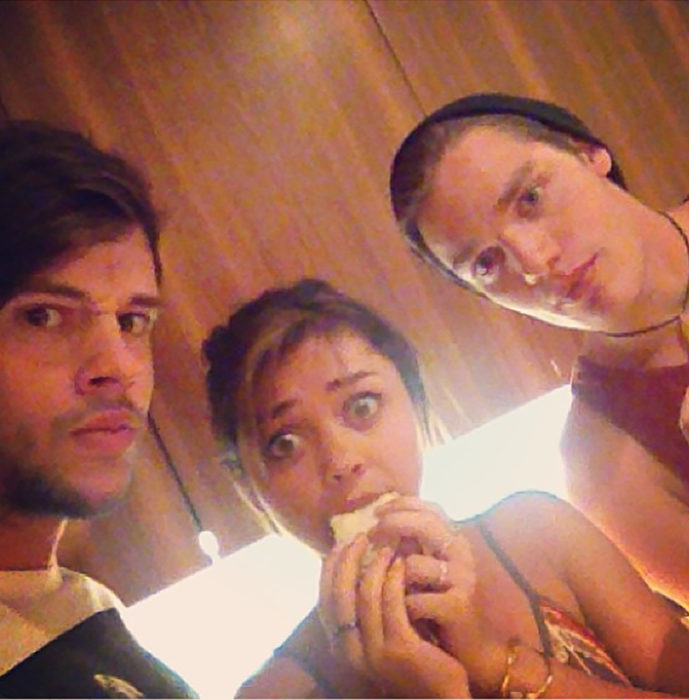 Dominic Sherwood, Sarah Hyland y Matt Prokop