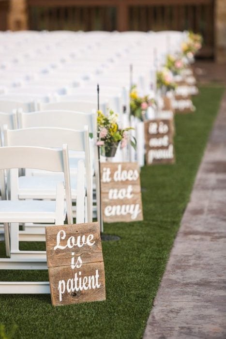 Versículo en las sillas de la boda