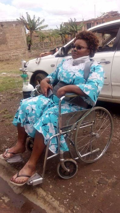 Gladys problemas de salud en silla de ruedas