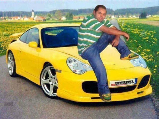 Photoshop - hombre sentado en su carro