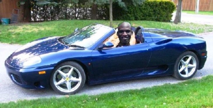 Photoshop - en su carro azul, cabecita