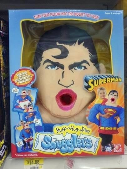 muñeco superman extraño