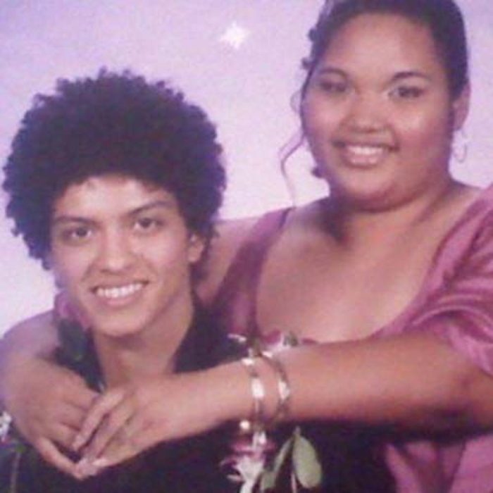 foto de graduación de bruno mars