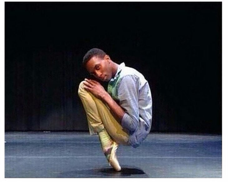 hombre en zapatillas de ballet