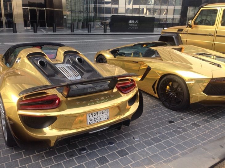 carros cubiertos de oro en dubai