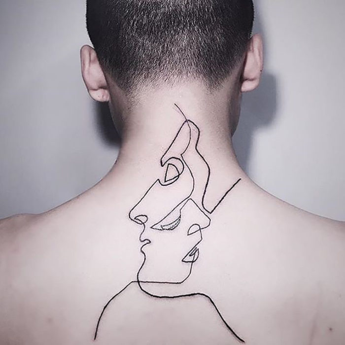 tatuaje de una sola línea de un beso