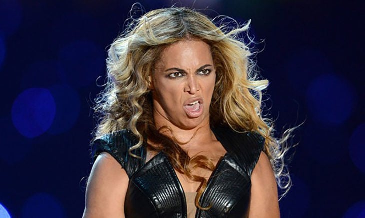 beyonce hace gesticulación grotesca