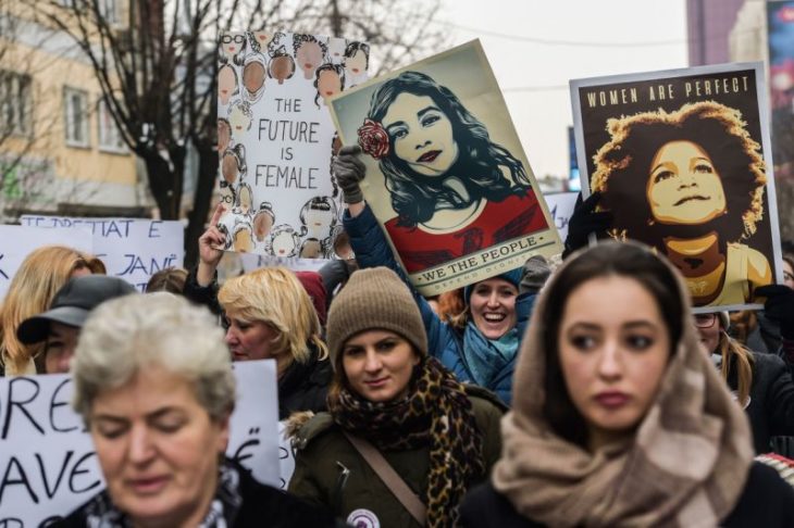 protesta de mujeres en kosovo