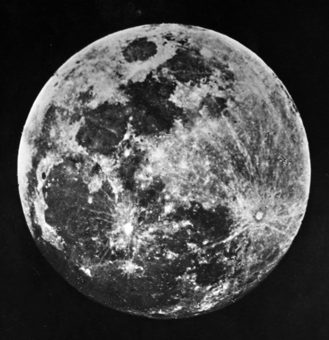 primera fotografía de la luna