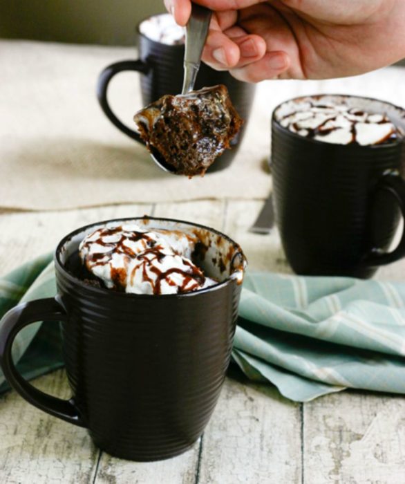 pastel de nutella en una taza