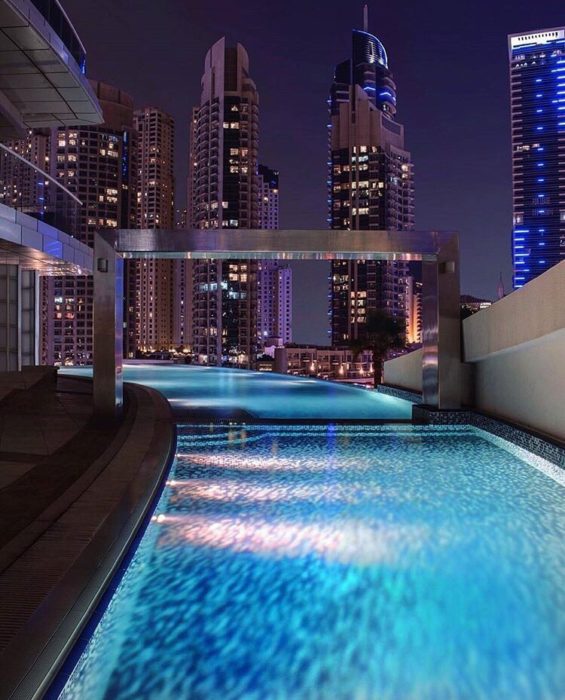 piscina de lujo en dubai