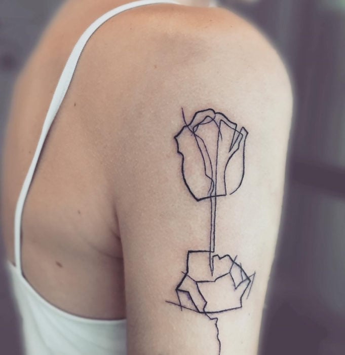 tatuaje de una sola línea de una rosa