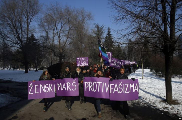 marcha de las mujeres en serbia