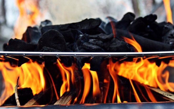 carbón piezas fuego