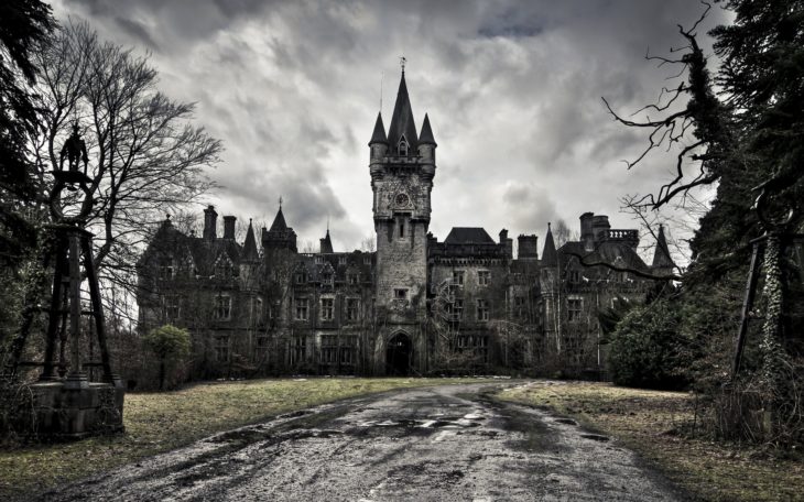 castillo tétrico abandonado 