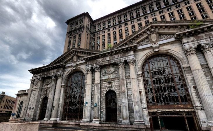 edificio viejo abandonado 