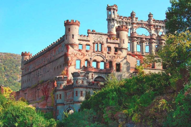 castillo pintoresco abandonado 