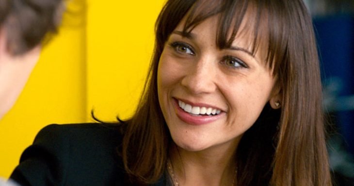 rashida jones sonriendo