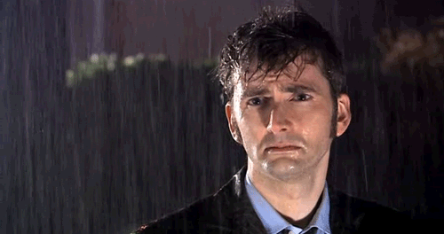 hombre de doctor who bajo la lluvia