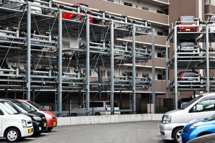 estacionamiento de autos en japón