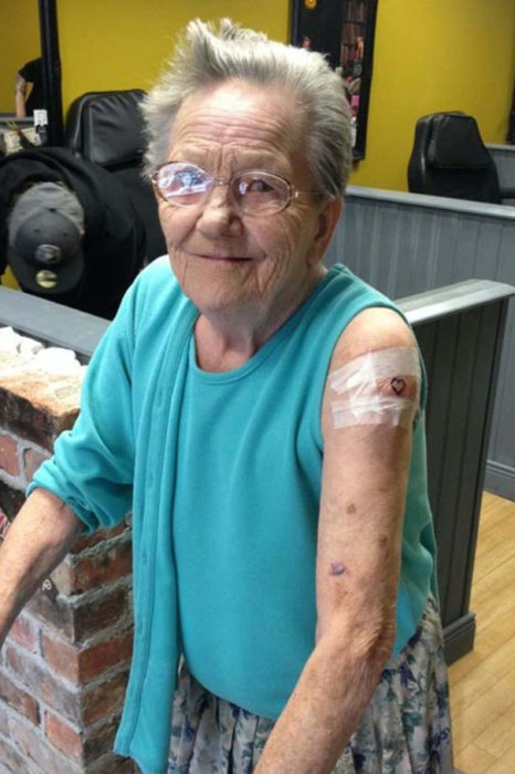 abuelita tatuaje corazón