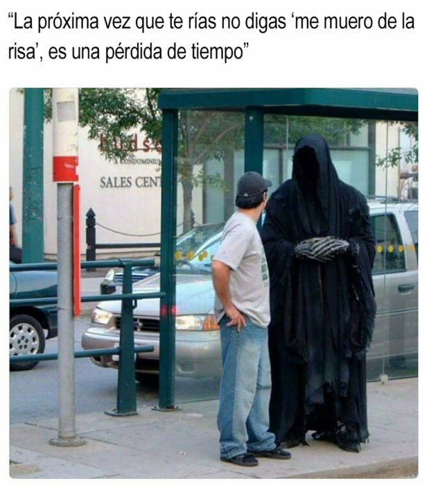 la muerte y un señor en la parada del camión