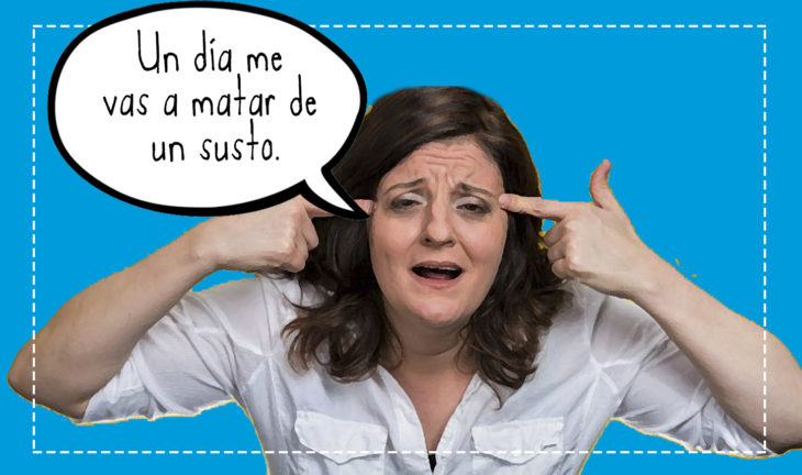 mujer de edad mediana enojada