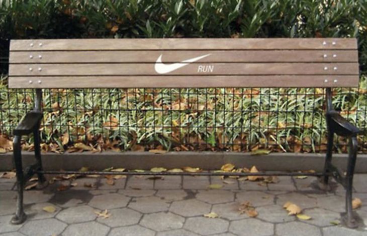 banca sin asiento con logotipo de nike