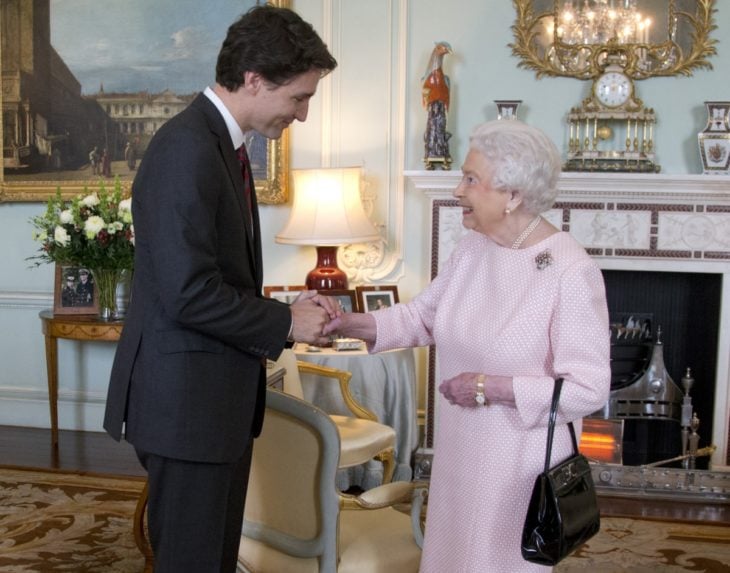 justin trudeau y la reina elizabeth 