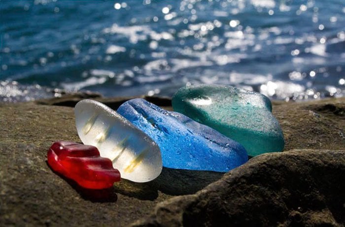 piedras playa ussuri colores rojo azul verde