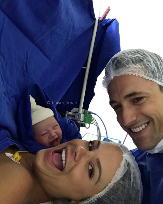 familia cesarea sonriendo