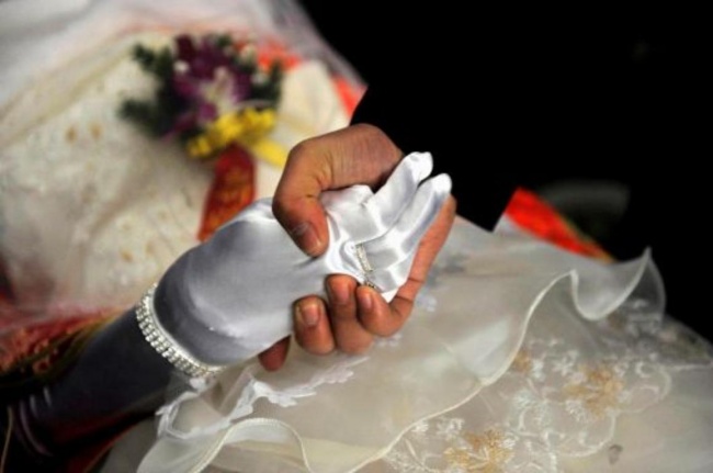 boda con muertos cadáver china