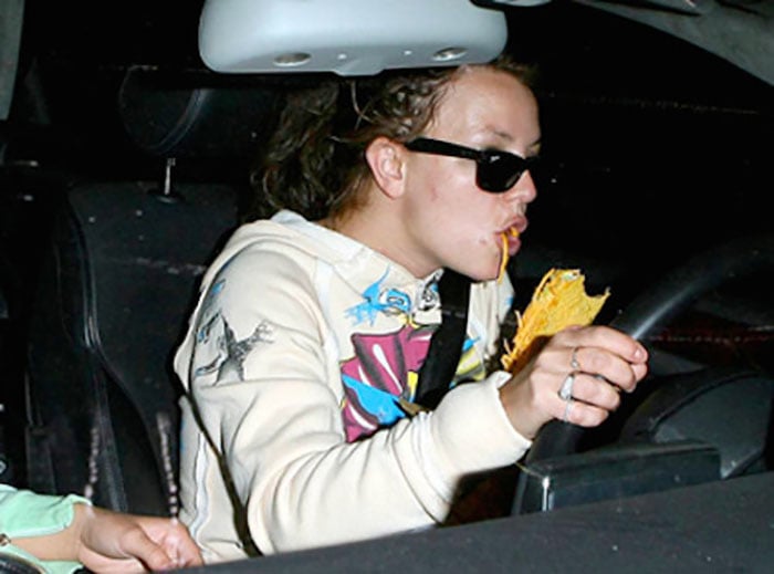 Famosos comiendo Britney