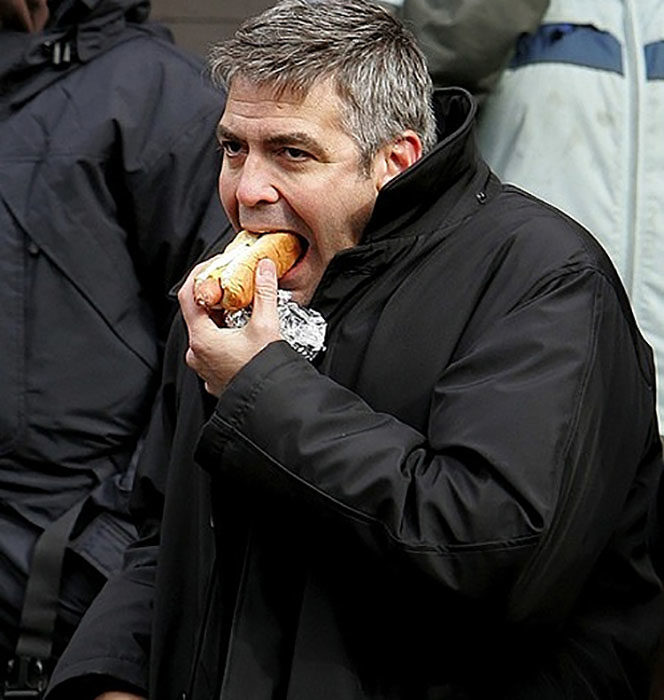 Famosos comiendo Clooney