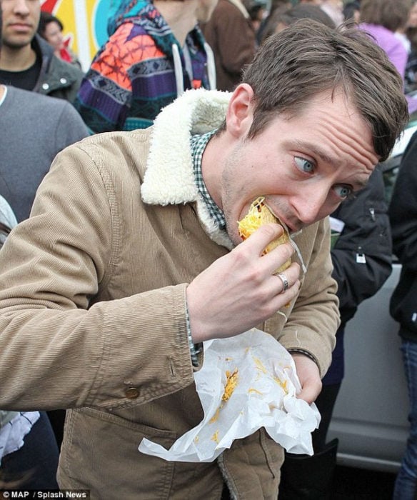 Famosos comiendo Elijah Wood