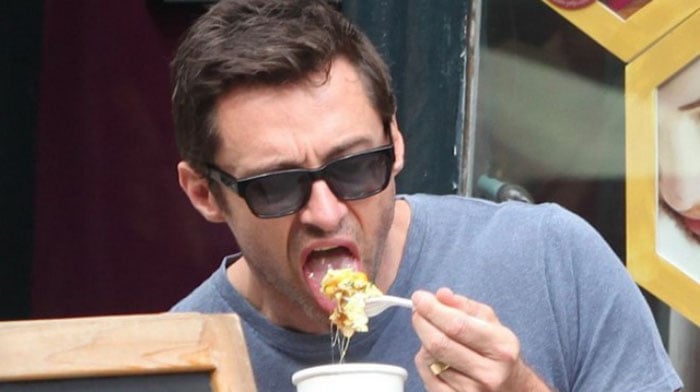 Famosos comiendo Hugh