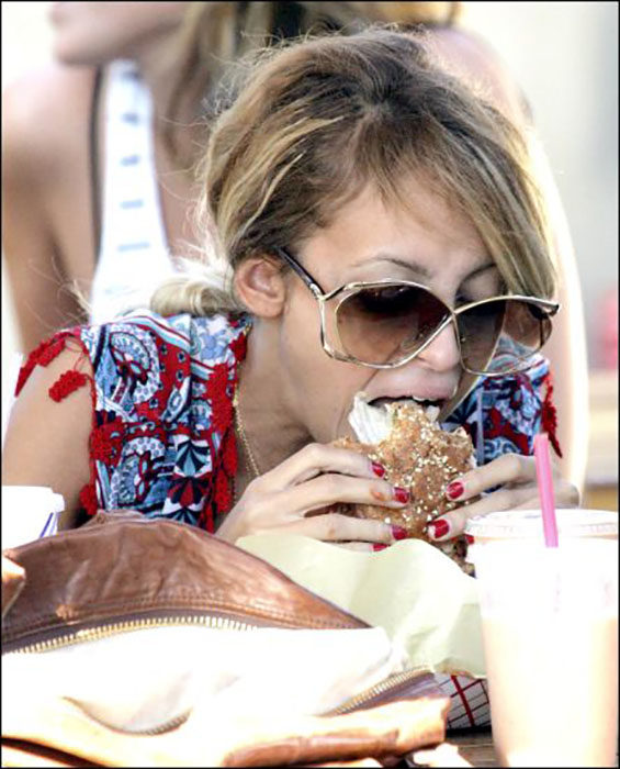 Famosos comiendo Nicole Richie