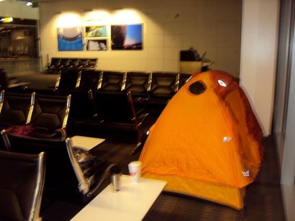 acampar en el aeropuerto 