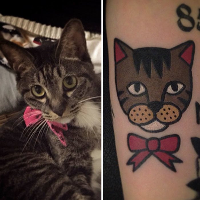 gato con moño rojo tatuaje 