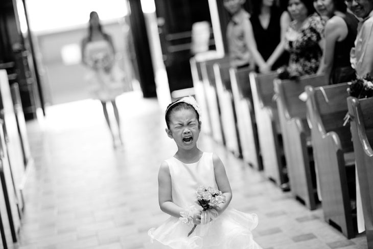 niña de las flores llorando 