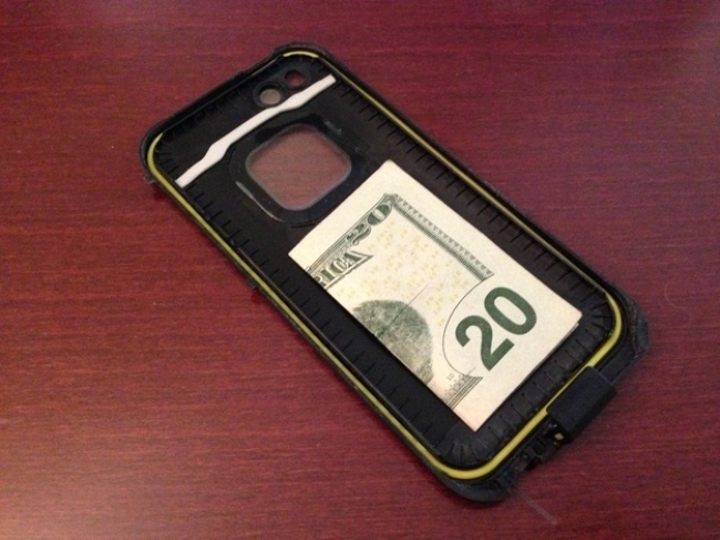 billete dinero celular escondido