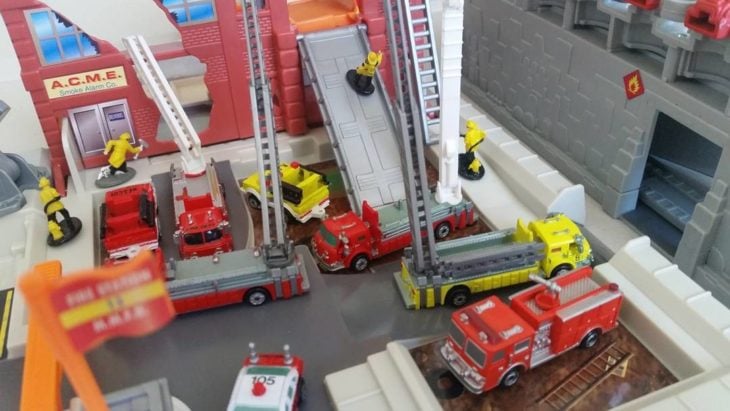 estación de bomberos de juguete