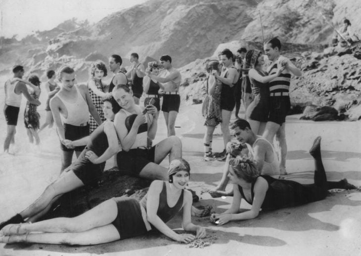 Fiesta en la playa de California en 1930