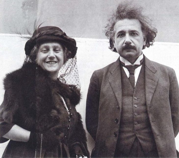  Albert Einstein y Elsa Lowenthal