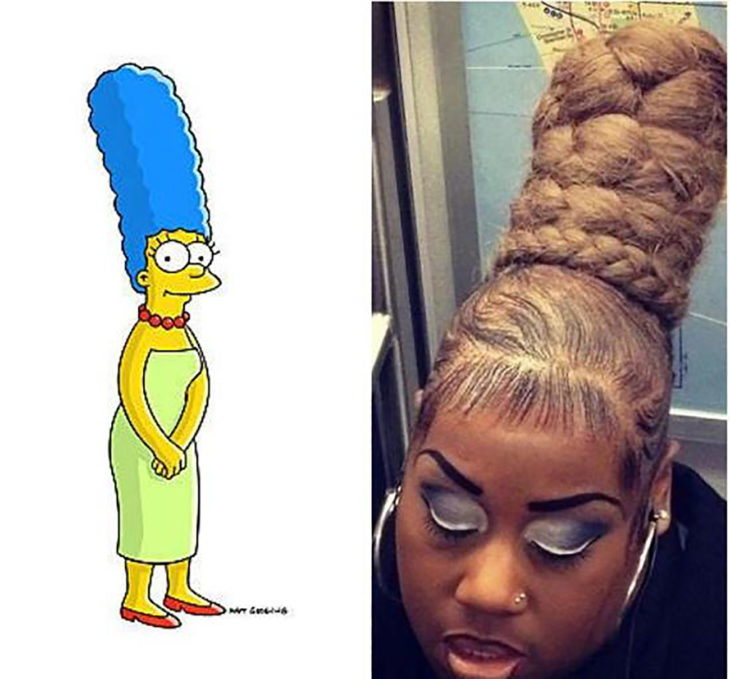 señora con el peinado de marge simpson