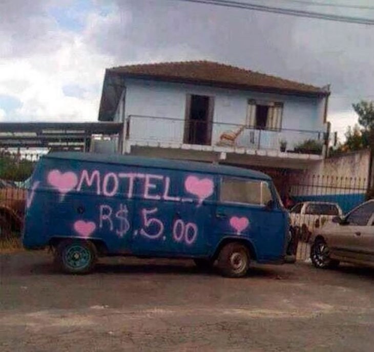 camioneta convertida en motel