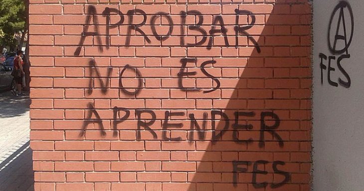 aprobar acción poetica muros creativos