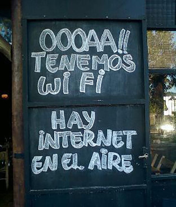 cartel que dice tenemos wifi