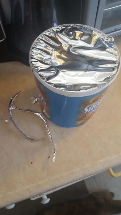 yogur de litro al que no se le puede quitar su tapa de aluminio