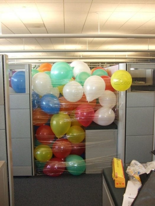 globos en la oficina